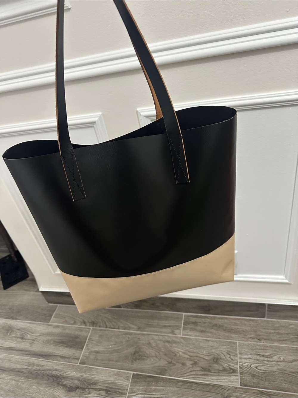 ✨ Marni Tribeca Tote Bag – Black / Beige Colorblock ✨ - Picture 6 of 14